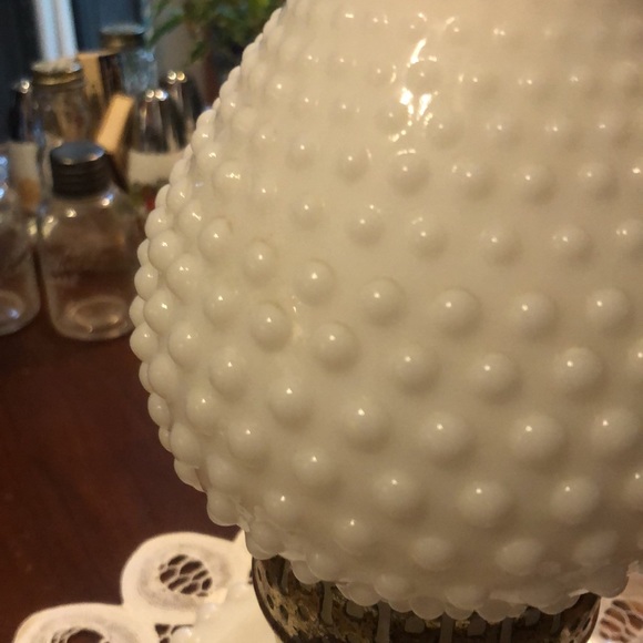 Vintage Fenton White Milk Glass Lamp Beautiful! - Picture 9 of 14
